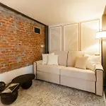 Youhosty - Design Isola Studio
